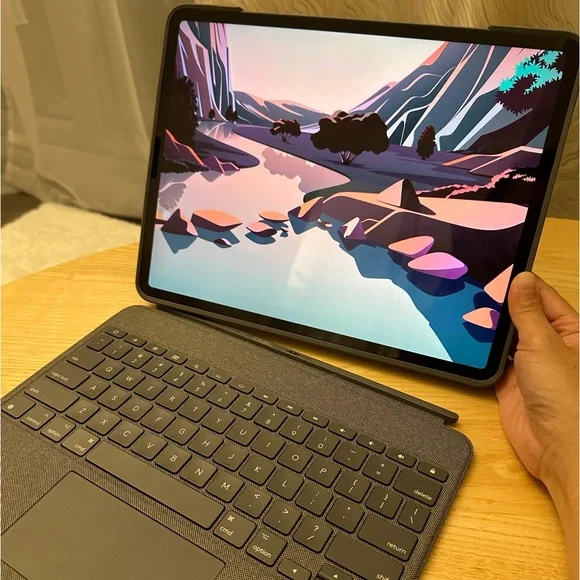 Logitech Combo Touch iPad Pro 12.9'' 5th & 6th Gen Keyboard Case Tablet Keyboards